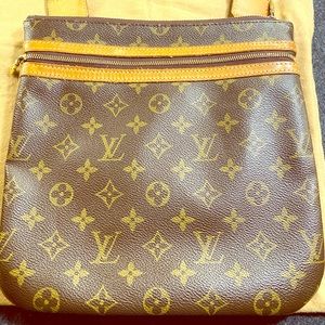 LOUIS VUITTON Messenger Monogram Crossbody bag